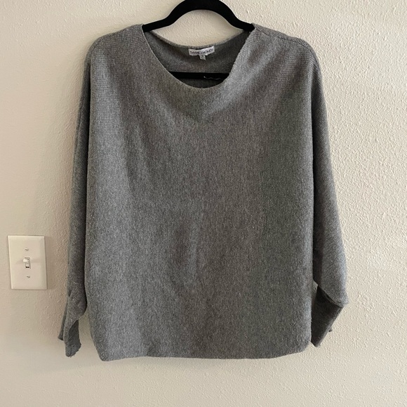Gray boat neck / batwing sweater size small oversized fit - Picture 13 of 13